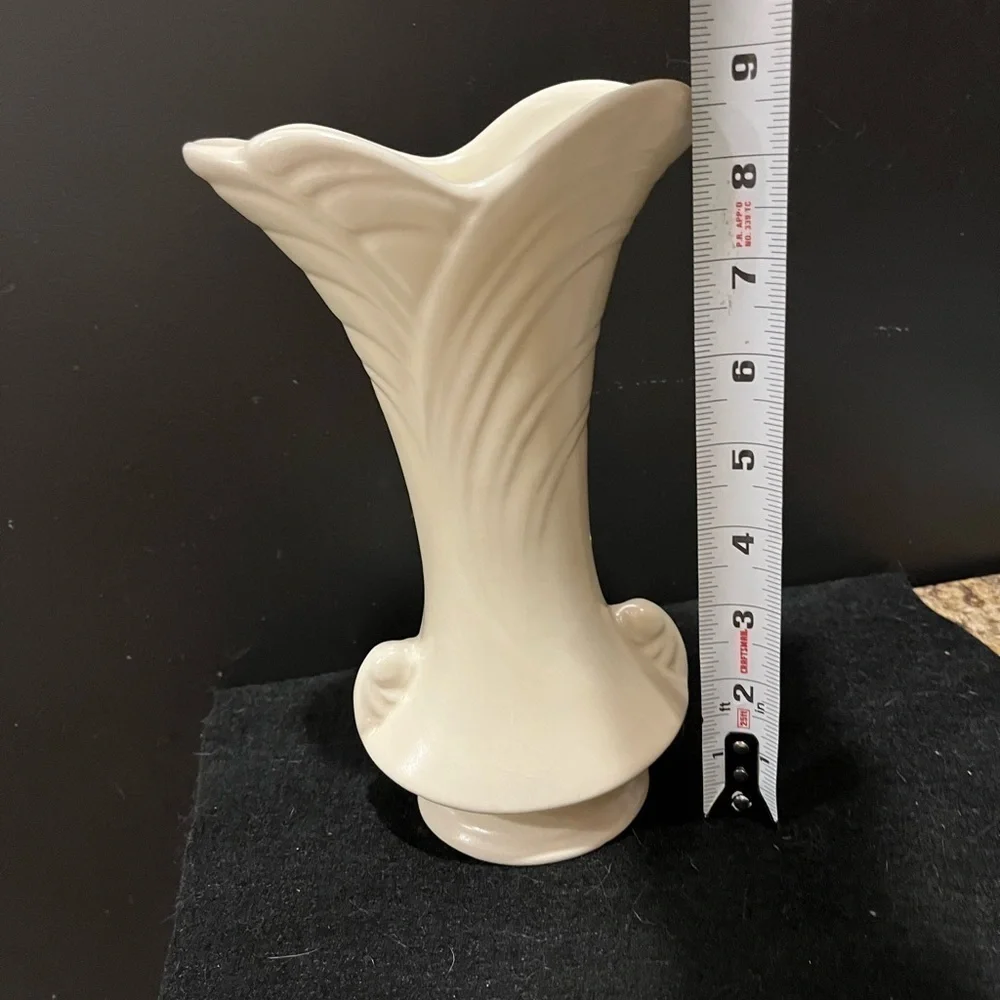Vintage Shawnee Pottery Vase Ruffled Rim Pedestal Base 9" Matte Cream USA - Picture 13 of 15